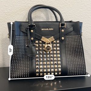 Black purse Michael kors